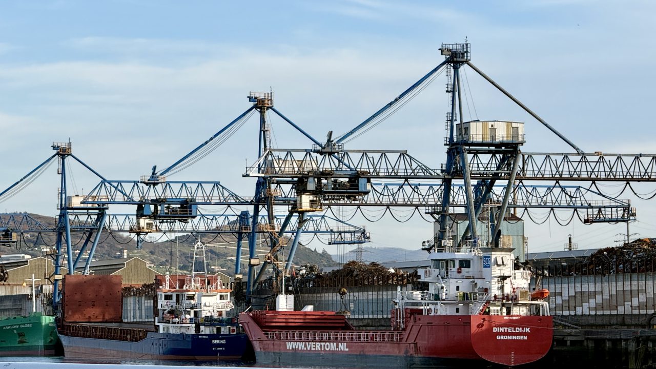 Gigantes de hierro y mar